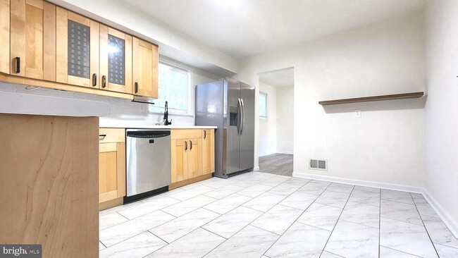 Building Photo - 356 Mockingbird Ave
