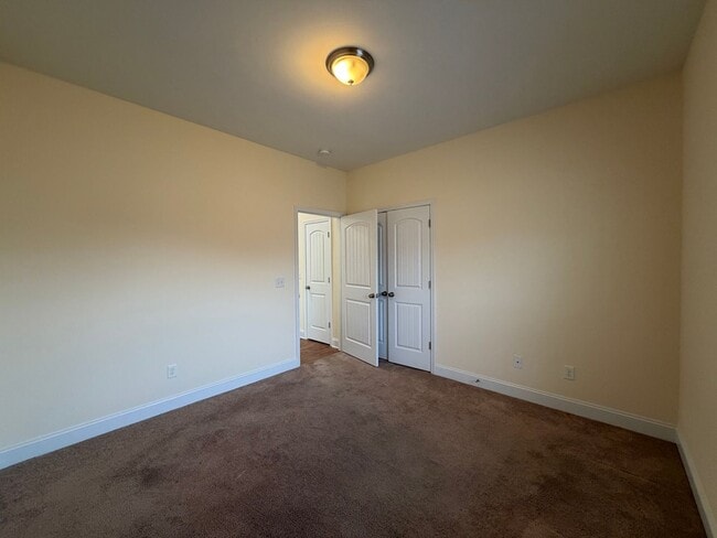 Building Photo - 4 BR Home in Quiet Neighborhood