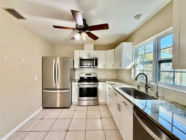 Building Photo - 301 N Washington Ave