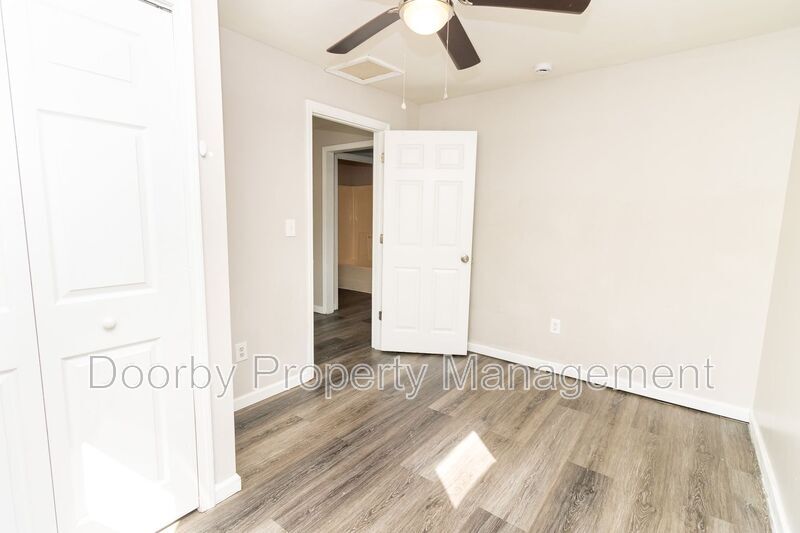 Building Photo - 207 Napier St