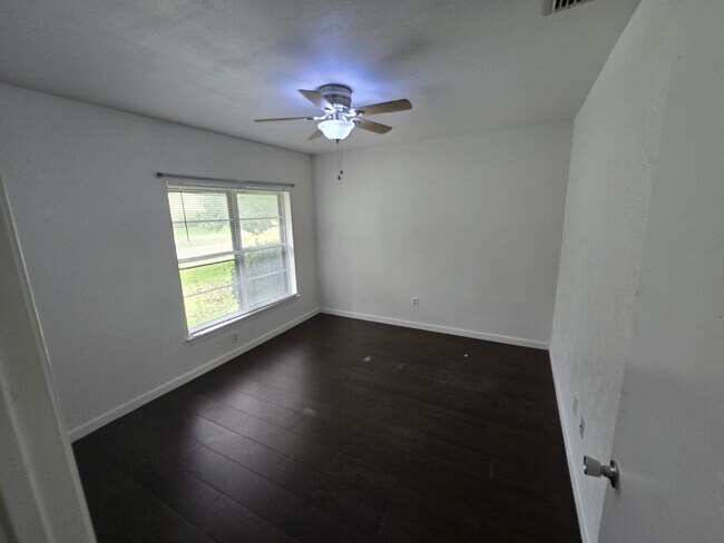 Building Photo - 2105 E Collins Blvd