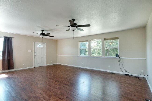 Building Photo - 1170 County Rd B