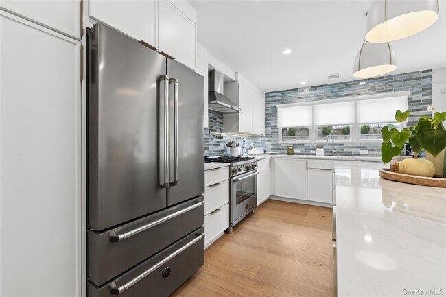 Building Photo - 6 W Landing Rd