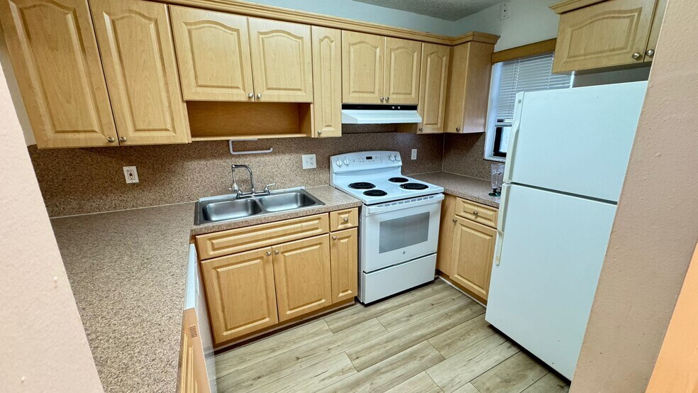 Building Photo - 2319 W 60th St