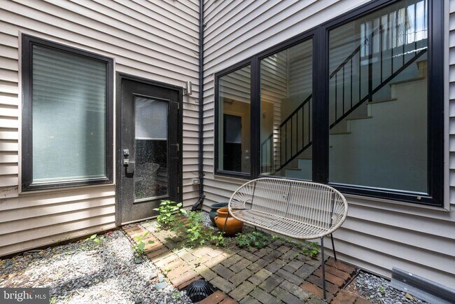 Building Photo - 721 Kennedy St NW