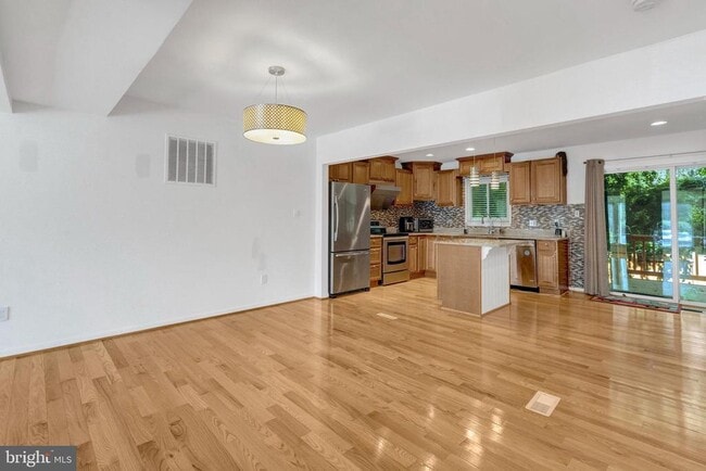 Building Photo - 2990 Borge St