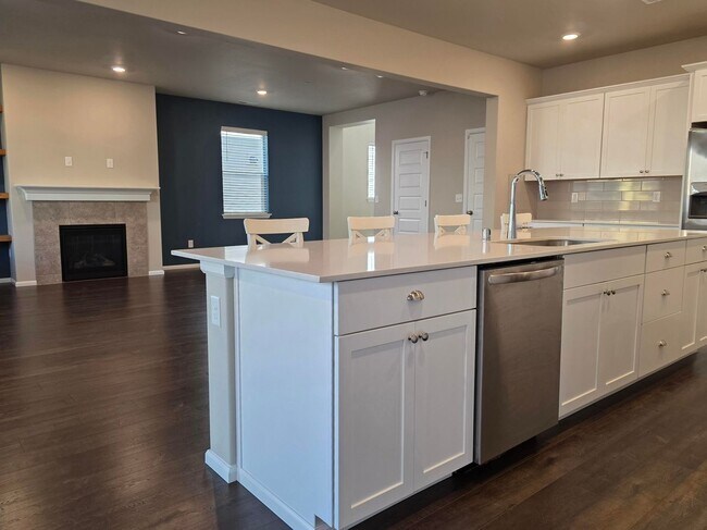 Building Photo - 4 Bedroom Home in Soundview Estates!