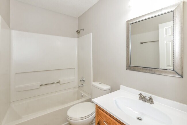 Building Photo - 5850 Waverly Dr