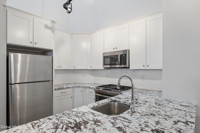 Building Photo - 77 Van Dam St