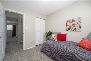 Building Photo - 155 Delmar Ln