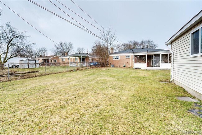 Building Photo - 32536 Warner Dr