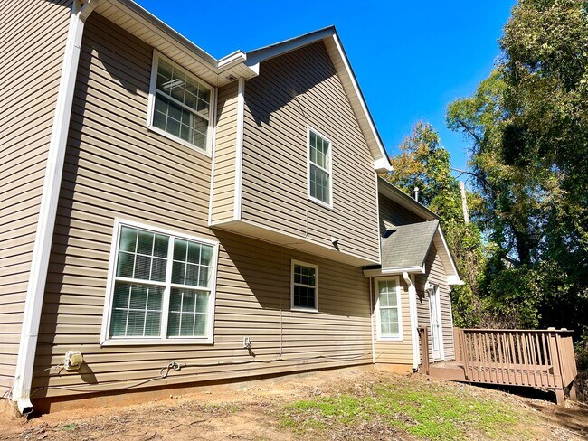 Building Photo - Welcome to this charming 3-bedroom, 2.5-bathroom home located in the desirable area of Ellenwood,...