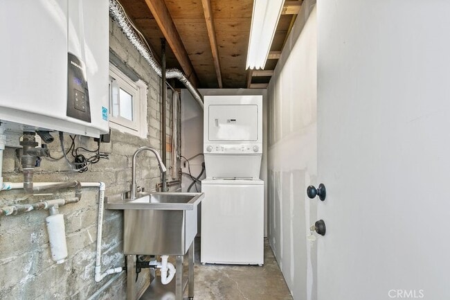 Building Photo - 256 1/2 Avenida Madrid Unit B