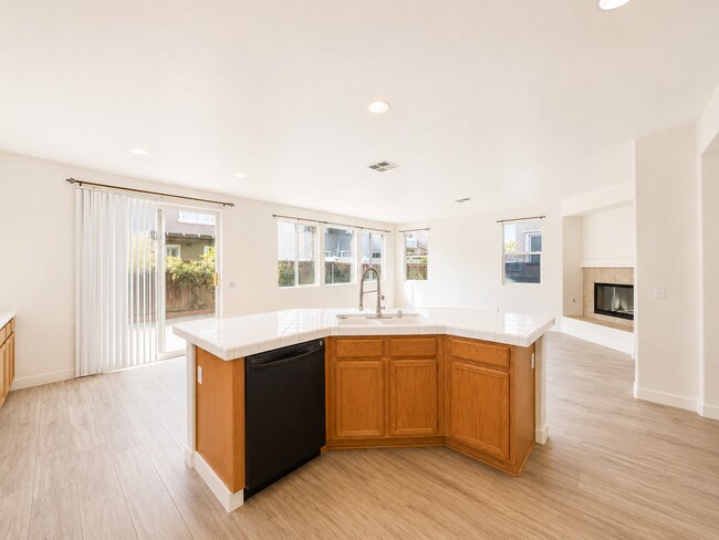 Building Photo - Beautifully Updated 5 Bedroom House with 3 Car Garage For Rent