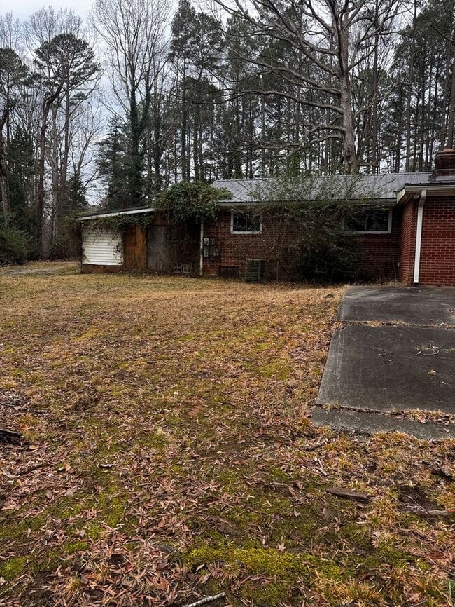 Building Photo - 215 Clark Rd