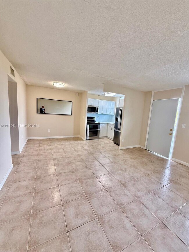 Building Photo - 1801 S Treasure Dr