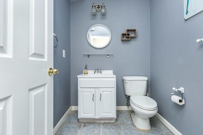 Building Photo - Stylish End-of-Group 2 bd 2.5bth Home in P...