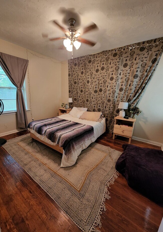 Building Photo - 3707 Daphne St