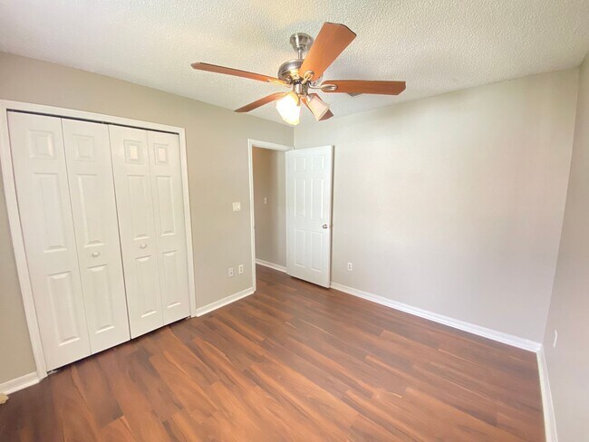 Building Photo - View this home today and Move in July 3rd!...