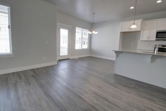 Building Photo - Pet Friendly Lehi Townhome