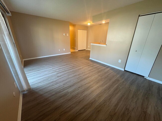 Building Photo - 2271 Hedgerow Road