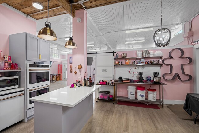 Building Photo - 1801 Avenue L