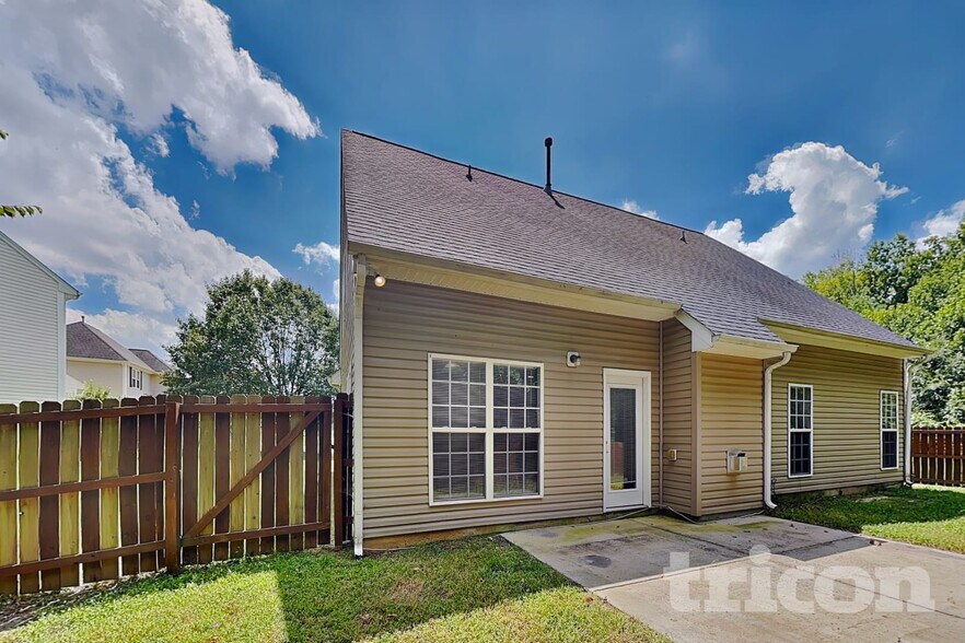 Building Photo - 1049 Reigate Rd