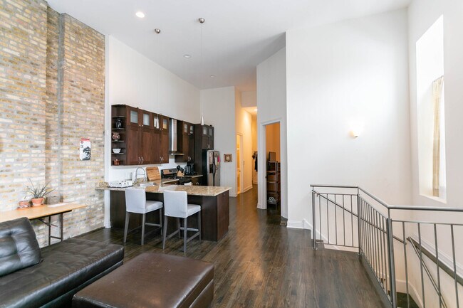 Building Photo - 1359 N Noble St