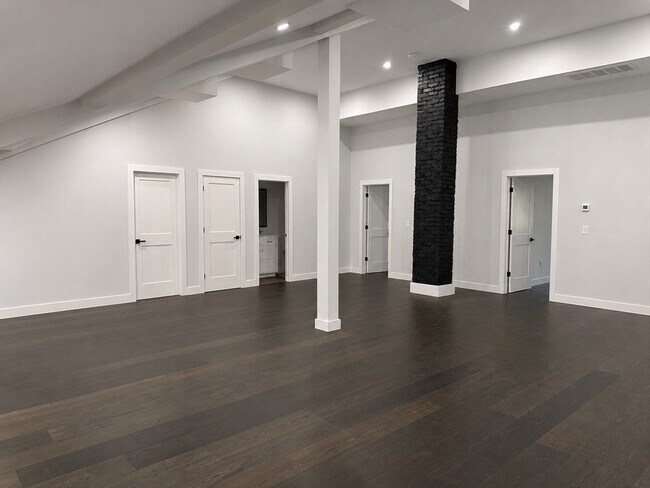 Building Photo - 288 Grove St