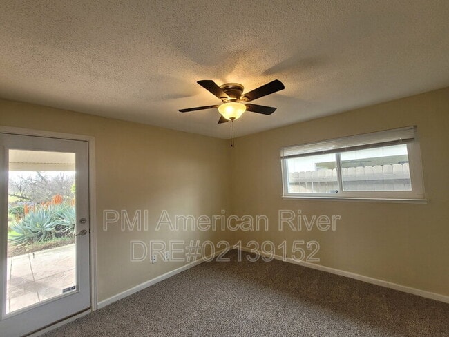 Building Photo - 440 Russell St