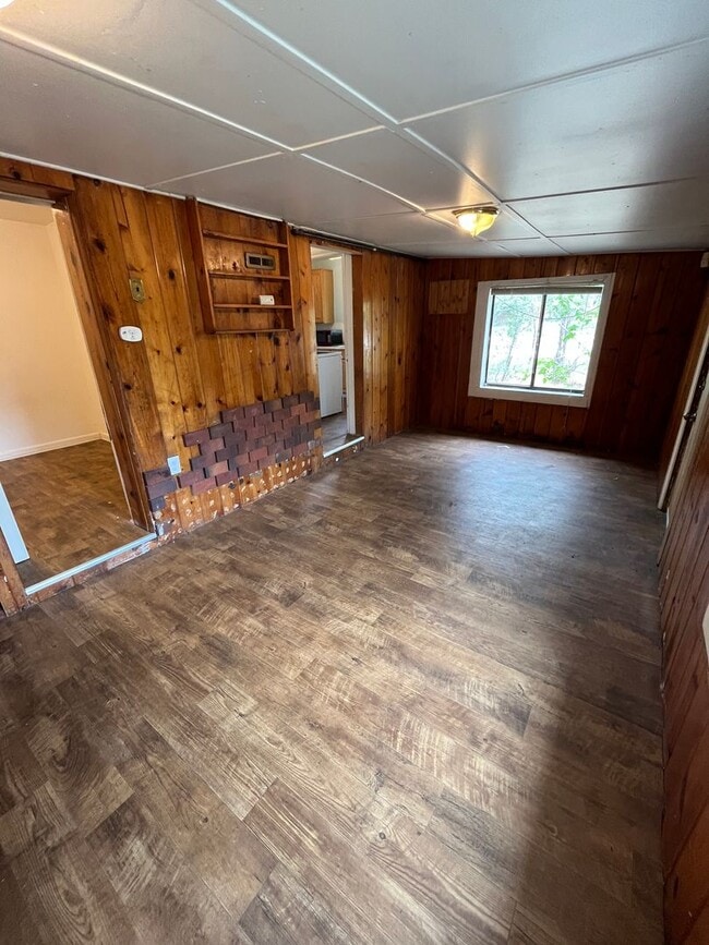 Building Photo - 3 Bedroom 1 Bathroom Ranch in East Denver!