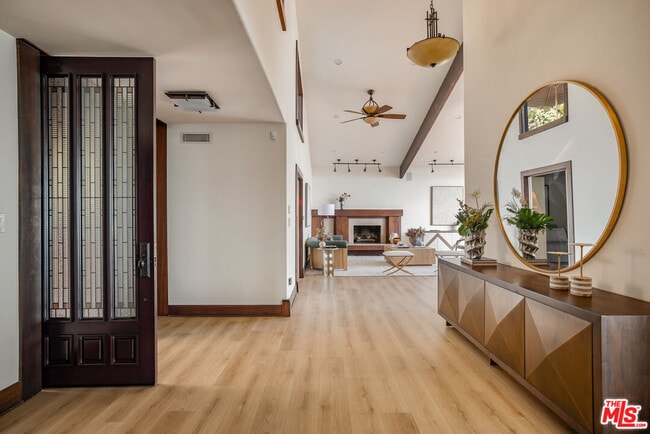 Building Photo - 620 Resolano Dr