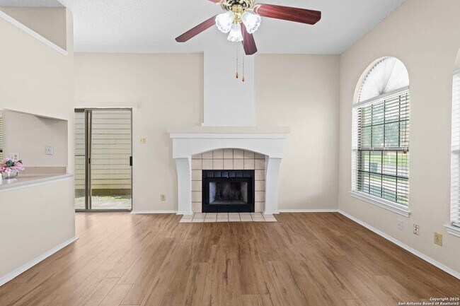 Building Photo - Nicely Updated 3-Bedroom in Northwest Cros...