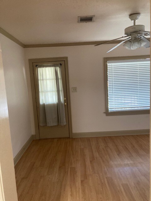 Building Photo - 303 Paris St