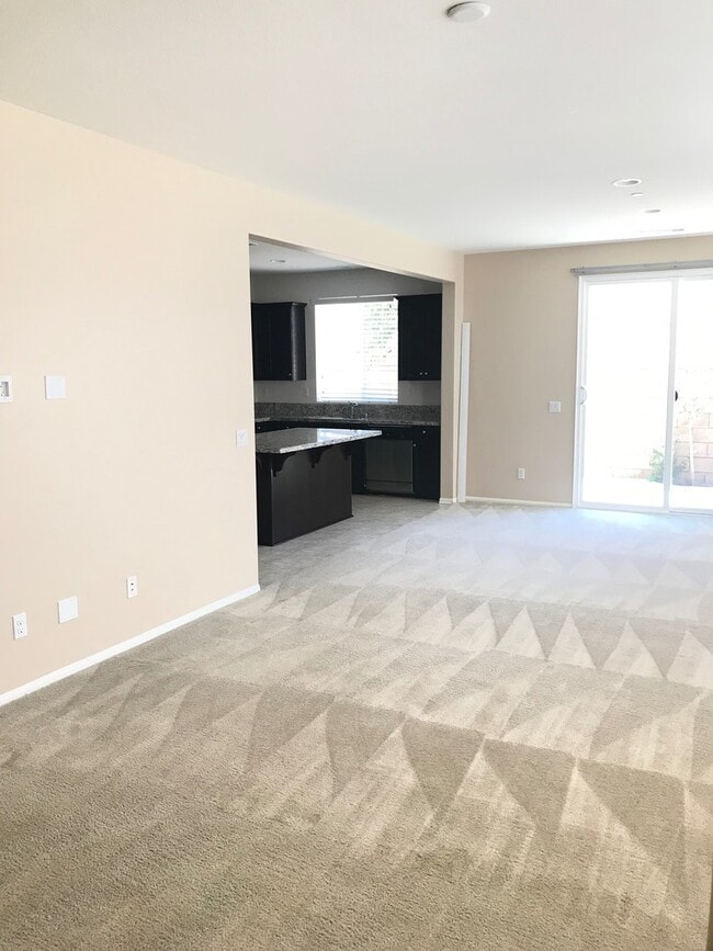 Building Photo - Beautiful Eastvale Newer Home