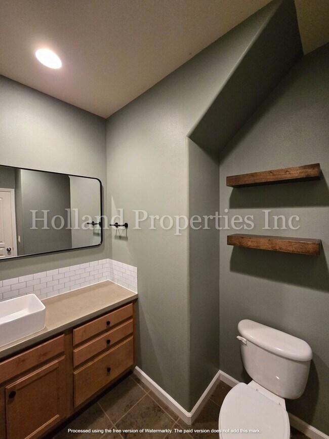 Building Photo - Modern Comfort Meets Prime Beaverton Living