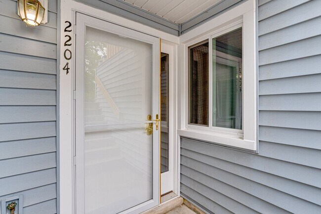 Building Photo - Crofton Condo For Rent