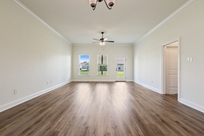 Building Photo - Must see single story 4 bed/3 full bath floor plan in sought after Fairview Gardens!