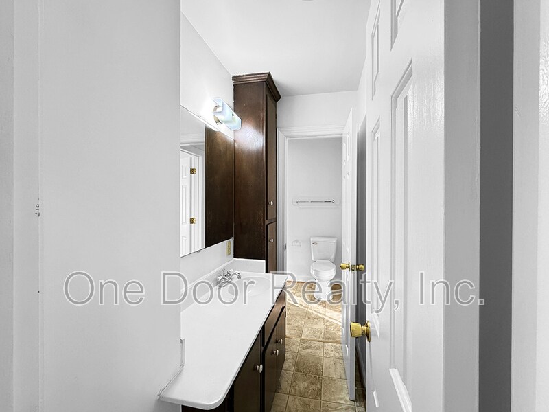 Building Photo - 108 Adams St