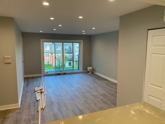 Building Photo - 9382 Bay Colony Dr