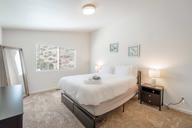 Building Photo - 1550 Carousel Ct