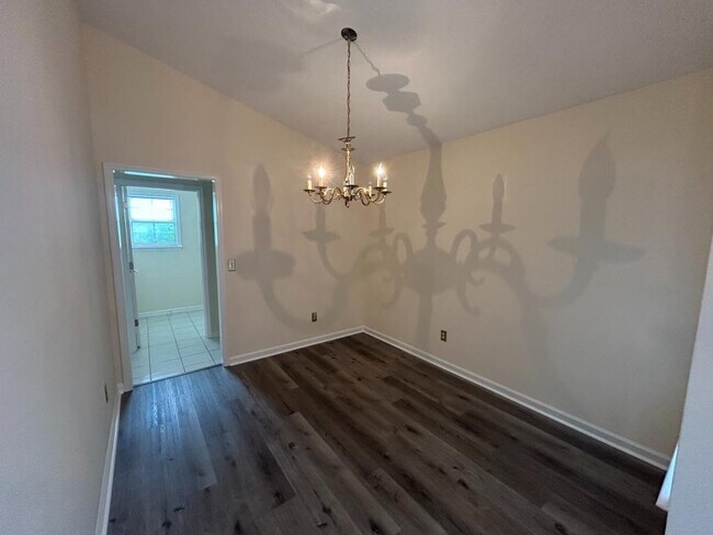 Building Photo - 1201 Formby Ct