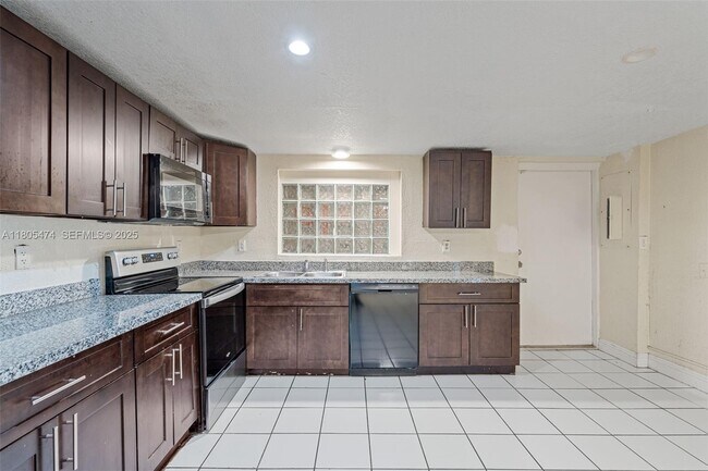 Building Photo - 820 Alabama Ave