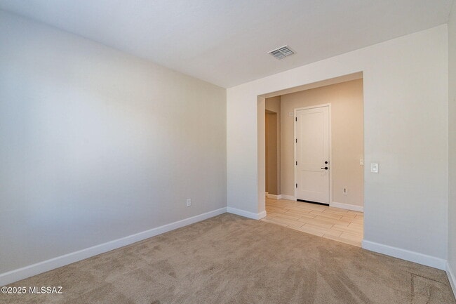 Building Photo - 39548 S Summerwood Dr