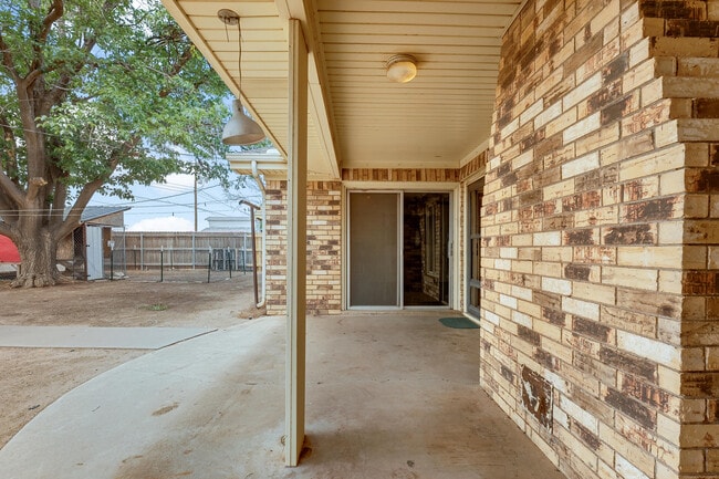 Building Photo - 225 N Terry Dr
