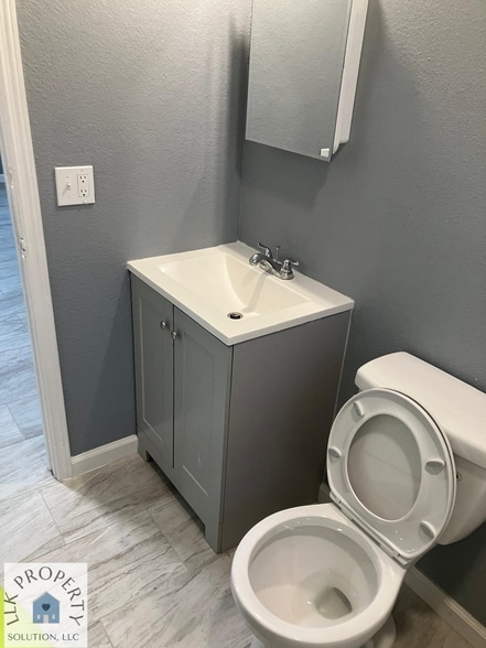 Building Photo - 423 N Cocoanut Rd