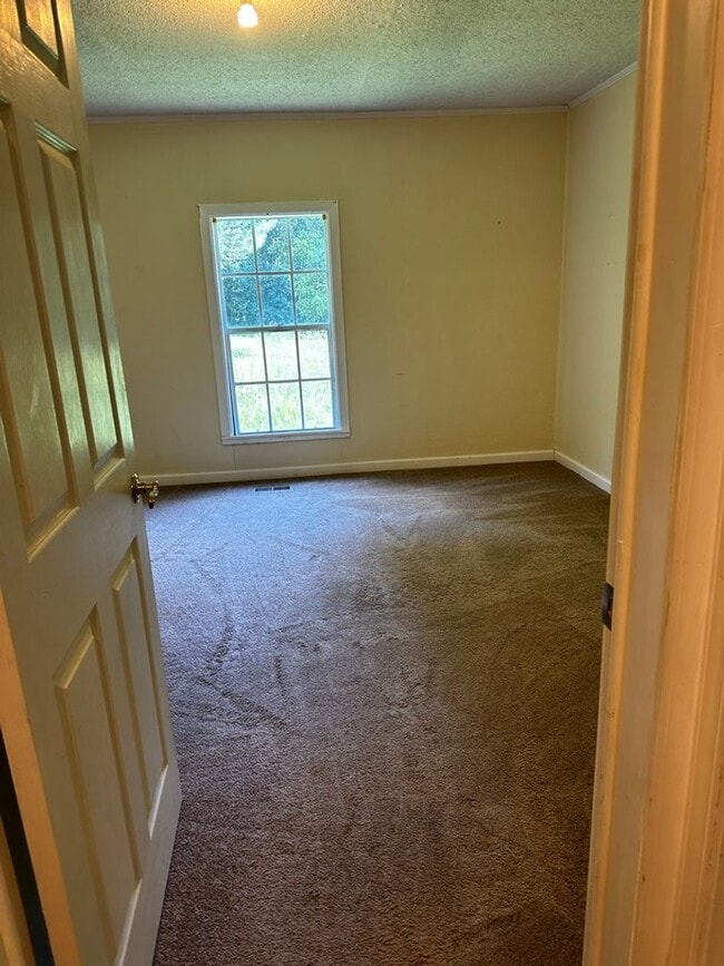 Building Photo - 4 Bedrooms, 2 Bathrooms - Home in Cartersville!