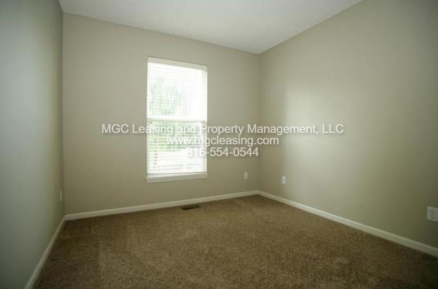 Building Photo - 152 NE Hidden Meadow Ln