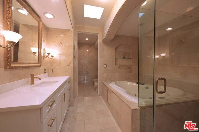 Building Photo - 234 S Gale Dr