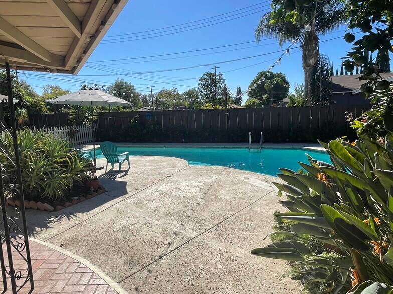 Building Photo - 16420 Minnehaha St